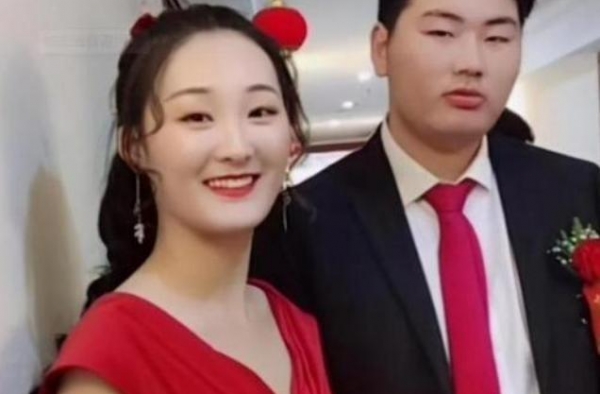 大衣哥儿媳开直播力捧娘家人，丈夫小伟存在感低，小舅子成主角