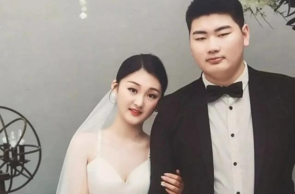 朱之文儿媳辞职搞直播，大衣哥现场助阵，儿子憨憨的表现备受质疑