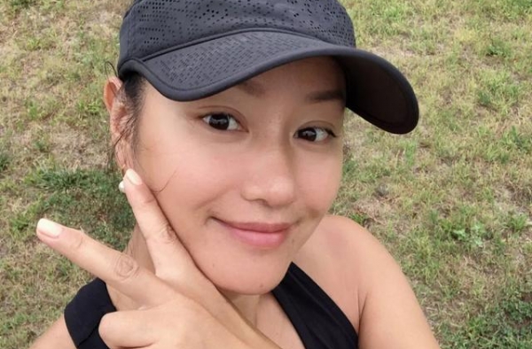 当工人供妹妹瞿颖上学，妹妹成名后资助他经商，助他走出抑郁症