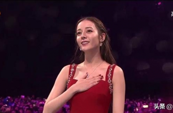 金鹰奖喜忧参半，金鹰女神宋茜翻车，赵丽颖拿奖一波三折