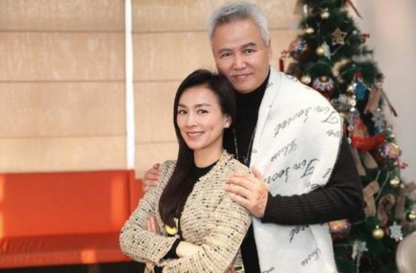参观张庭在上海的豪宅，50岁依然容颜不老，家里连楼顶都是花园