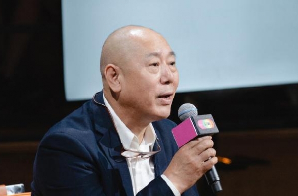 大鹏又站队，不过这次玩得高级，借尔冬升赵薇之手揭开圈内潜规则