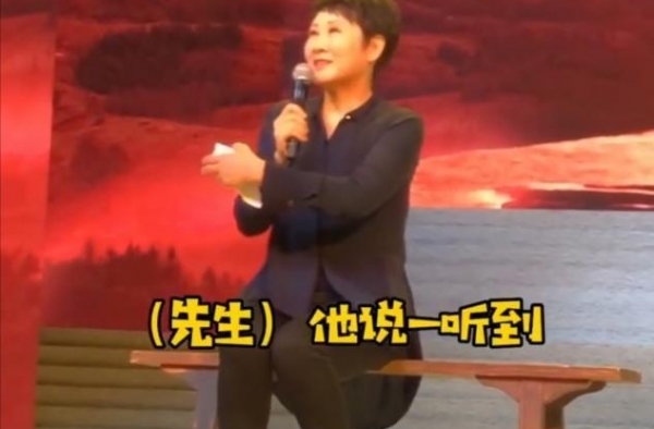 58岁张凯丽谈富豪老公，满脸幸福秀恩爱，称其遇见自己才有今天
