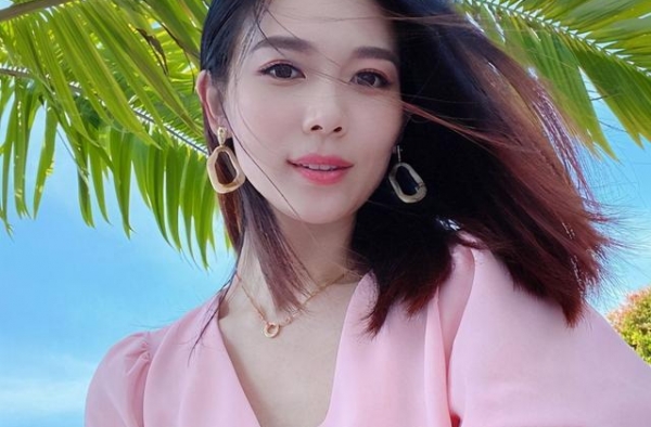 息影安心在家照顾女儿！做生意成功的小花返港与陈茵媺岑杏贤相约