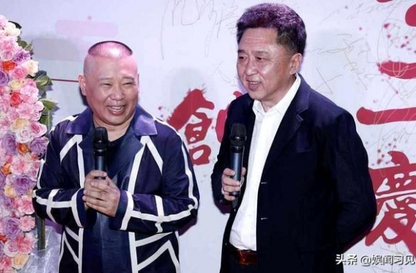 也太豪爽！知名导演妻子一大早吃油条配大蒜，据说是听于谦推荐的