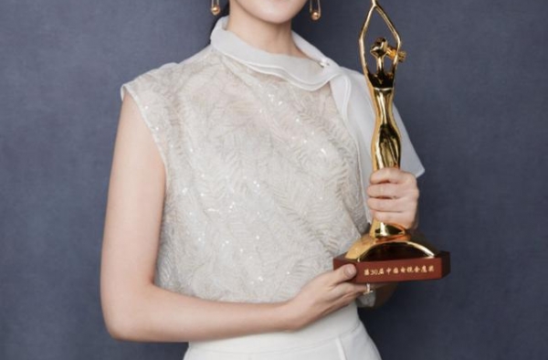 童瑶获金鹰奖最佳女演员 继白玉兰后再度斩获奖项
