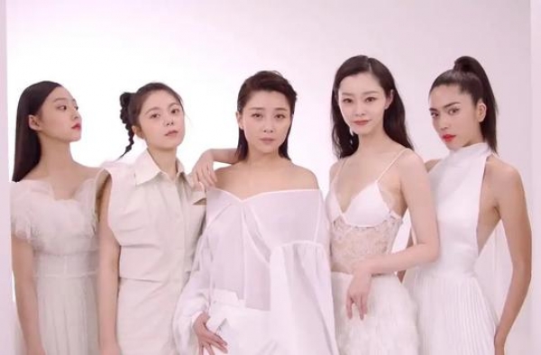 《粉红女郎》翻拍版预告翻车？选角问题太大，殷桃和赵今麦像母女