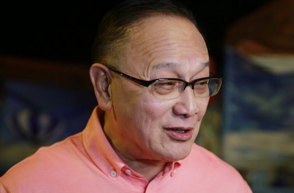 “限制级影片皇帝”的无奈：曹查理想带团出游，却被疑心怀不轨