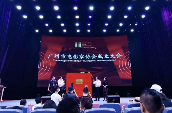 电影《中国医生》再现抗疫英雄原型