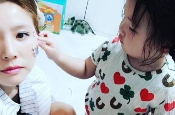 李允美公开与女儿合照 我叫金三顺是金宣儿情敌 曾出演韩综情书