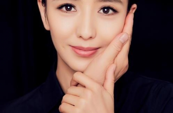 佟丽娅国民女神逆袭之路，3个妙招成“白天鹅”，黄黑皮也不怕