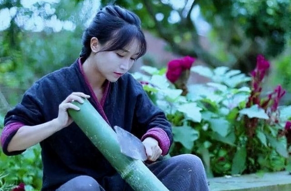 李子柒大型“翻车现场”，助理公开生活照后，网友：过于真实