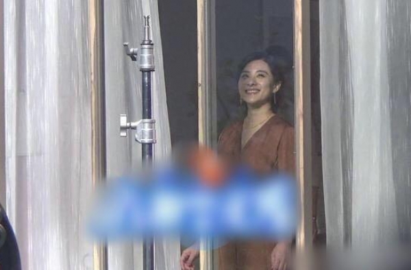 刘璇刚出月子急开工，与丈夫合体拍摄状态好，自曝曾患产后抑郁症