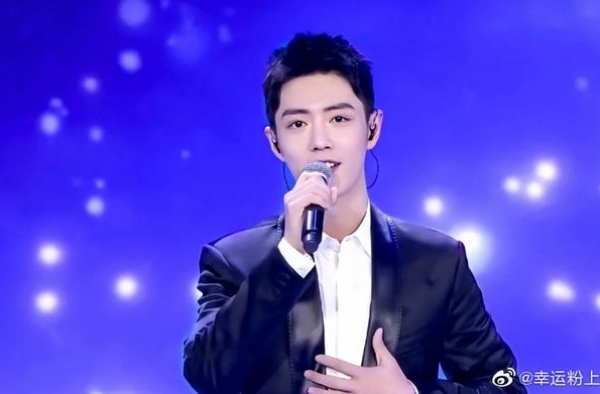 肖战一曲《夜空中最亮的星》，唱得有多好？