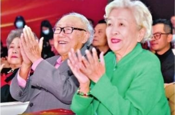 电影名家致敬英雄之城