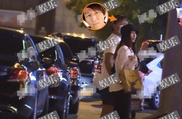 陈羽凡深夜与女友聚餐，闹矛盾当街将其甩开？烟瘾发作吃饭猛吸