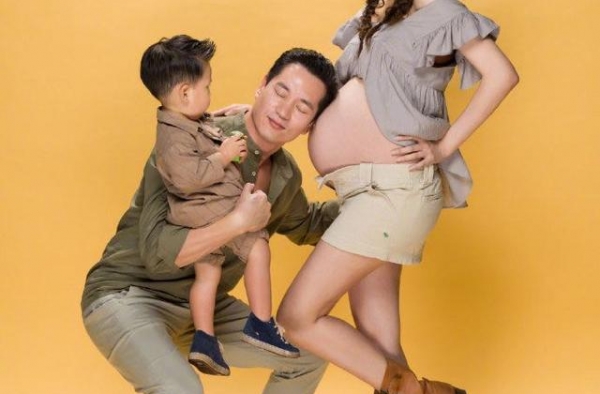 安以轩竟然吃女儿的醋？丈夫单手怀抱“小情人”，大儿子一脸呆萌