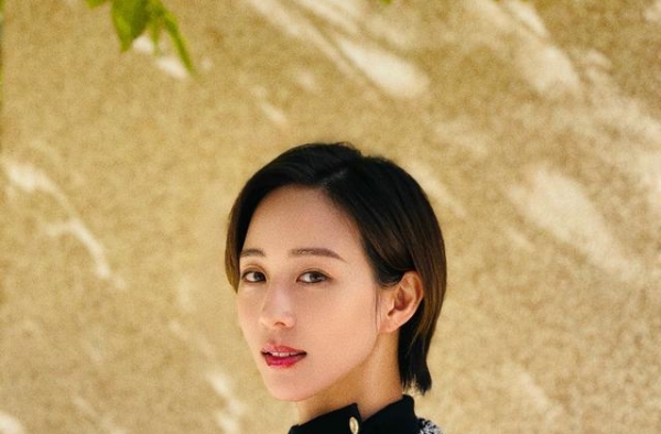 张钧甯秋日暖阳大片 温馨静谧散发无限美好