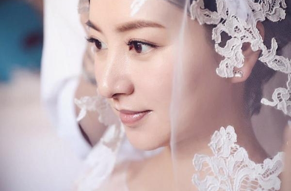 《甄嬛传》中主演们的婚纱照，眉姐姐最美，安陵容很梦幻