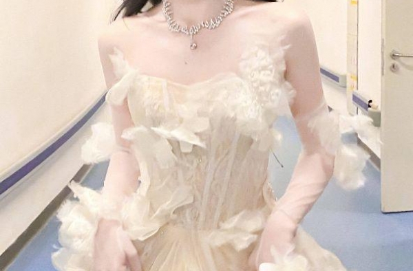 美女明星32：谁穿礼服的样子让你一眼心动