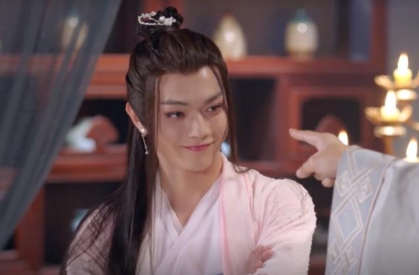 又一男星的女装照惊艳到了我，叫女生自叹不如