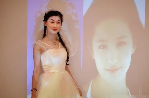 19岁女孩迷恋刘亦菲美貌，花上百万整容，现今后悔了吗？
