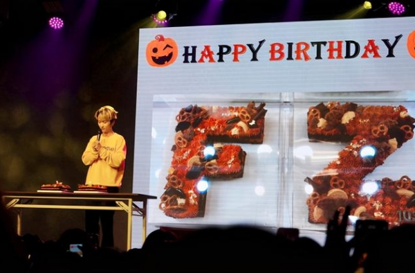 邱锋泽揪千人陪过32岁生日豪砸百万犒赏自己礼物曝光