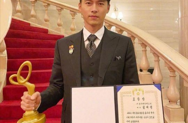 江疏影在线追韩星，网友：请克制一下自己的彩虹屁