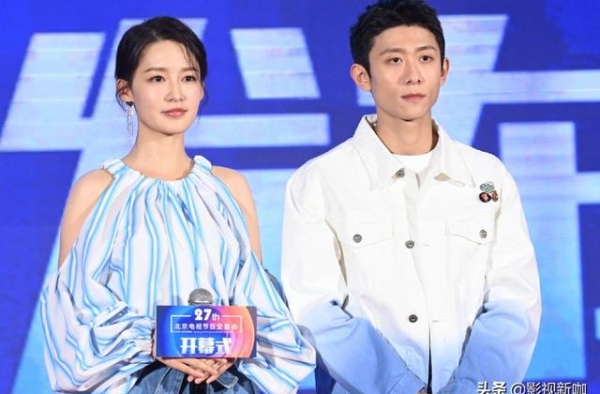 张一山李沁新剧上演“姐弟恋”？两人手牵手超甜，却像2代人？
