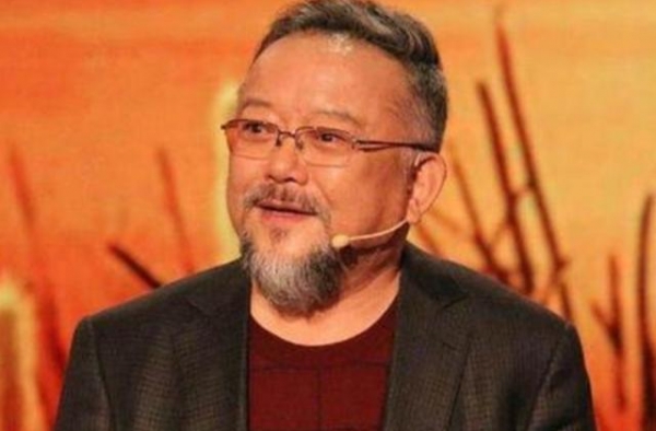 妻子月开支上百万，72岁王刚无法安享晚年，还要拼命赚钱养儿子
