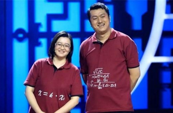 两年前公开反对郭德纲的博士李宏烨，他的“公式相声”成这样？