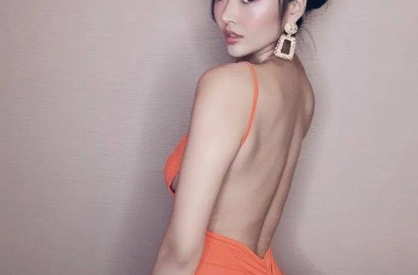 179公分“山东熊黛林”近照曝光，这“腰精”身材谁能不爱？