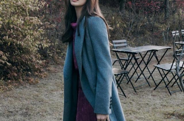 宋慧乔离婚后更惊艳，穿紫色长裙知性优雅，看着哪像38岁
