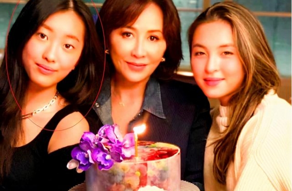 陈奕迅女儿陈康堤与刘嘉玲合影照片曝光？与梁家辉女儿一样早恋