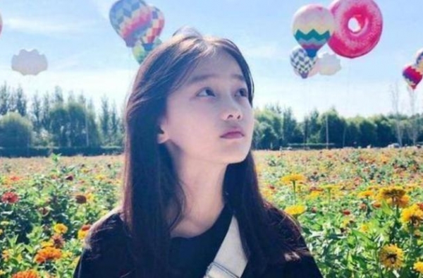 赵薇＂女儿＂因颜值太高，遭全网禁止整容，网友：我愿意等你长大