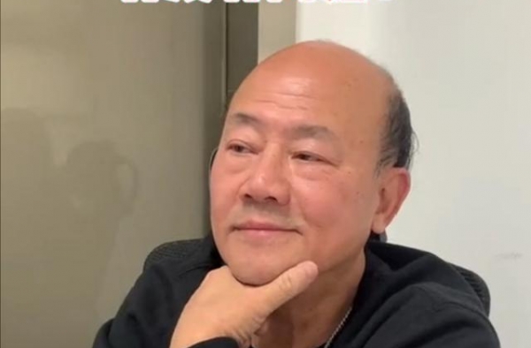 娱记曝林青霞与富豪老公离婚，发裸照给闺蜜，还将泳衣照派发街坊