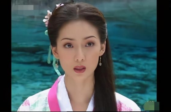 她曾与赵雅芝齐名，却被男友骗走8000万如今又与多年丈夫离婚