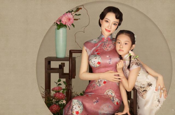 完美身材！李小璐为女儿庆生穿旗袍性感撩人，网友直呼鼻血止不住