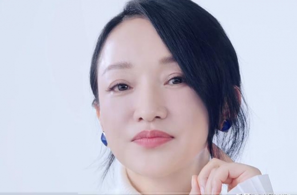 “岁月美人”说的是周迅吧？她来到网红直播间，46岁模样爱了
