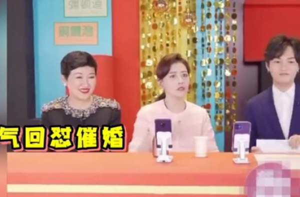 54岁周海媚怒怼婚姻焦虑，称未婚未育过得很开心，个性张扬霸气
