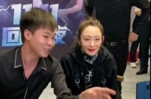 52岁张敏复出，近况曝光！曾跟黑帮老大9年如今恋小10岁导演