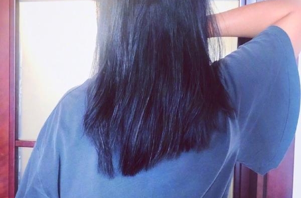 有啥好骂的？她又不用肚子唱歌……