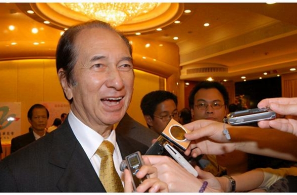她下嫁赌王，帮丈夫赚千亿，结局凄凉，她说：女人还是要靠自己