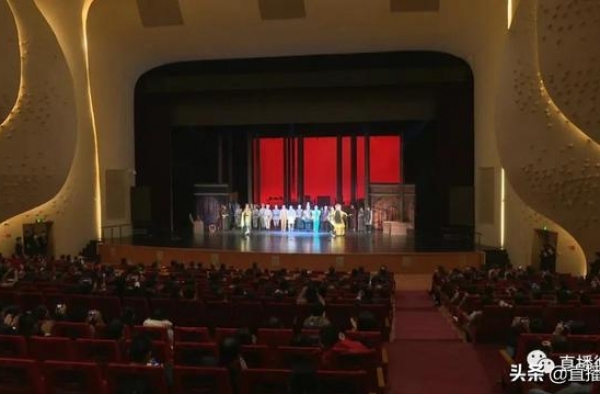 陈佩斯话剧《戏台》在衡赢得满堂彩