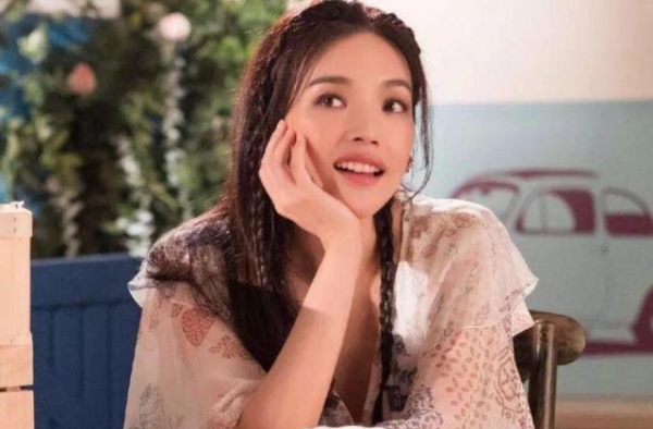 年过四十扮少女惹人嫌，非女主戏不接，直言演妈妈不如放弃事业