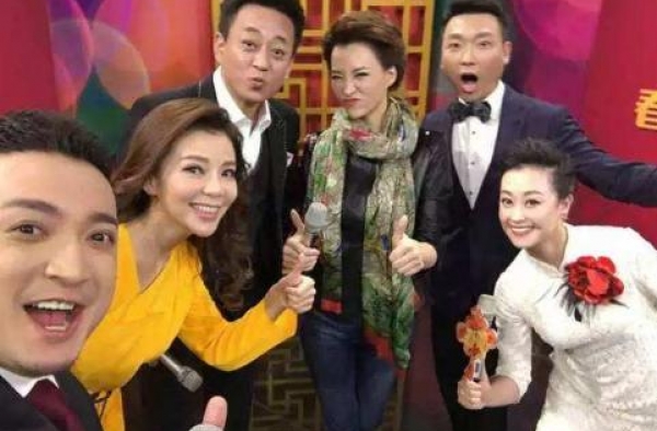 央视主持沈旭华：吃饭时只因接一个电话坠楼，33岁命丧黄泉