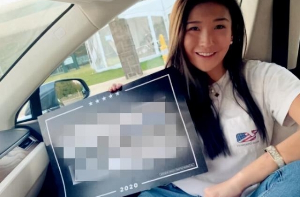 叶玉卿21岁女儿近照，与母亲犹如两姐妹，完美继承优良基因