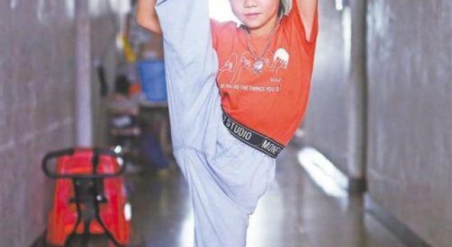 8周岁的假肢女孩舞出精彩 曾登央视《越战越勇》