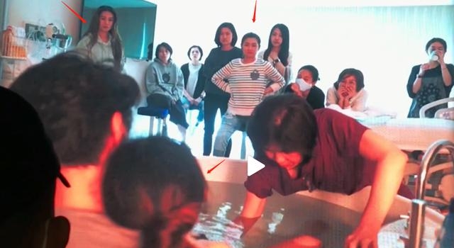 Ella陈嘉桦首公开顺产过程，十几人围观陪产，俩闺蜜哭到失控