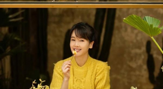 念亲恩，谢师恩，演员左小青初心不忘，走在回家的路上